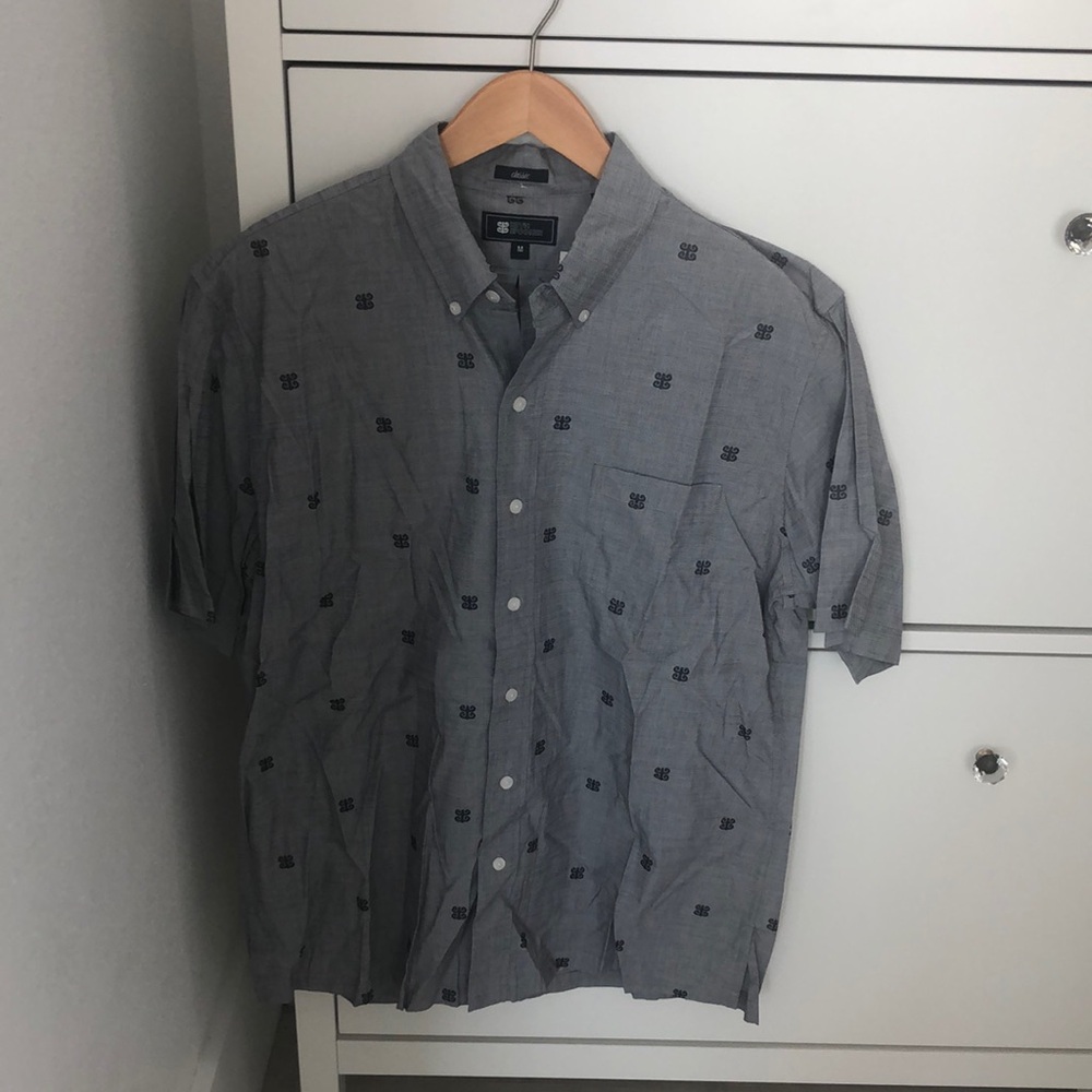 Reyn Spooner classic fit button up, design style “Jacq Tonal Tapa”